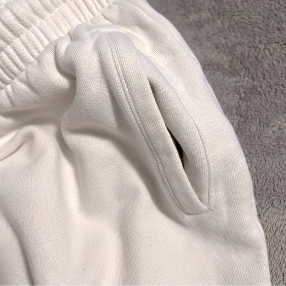 Joggers 🤍 - Picture 8 of 10